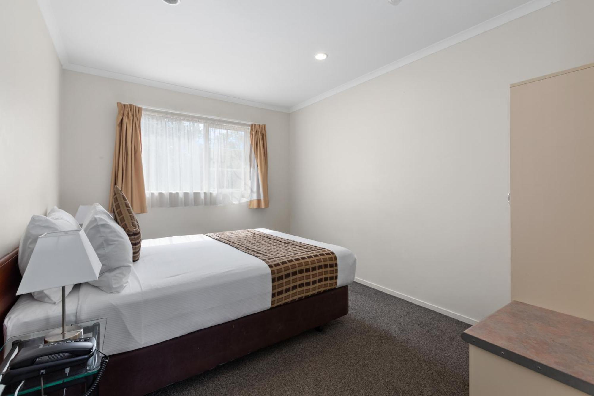 Bks Pioneer Motel Auckland Room photo