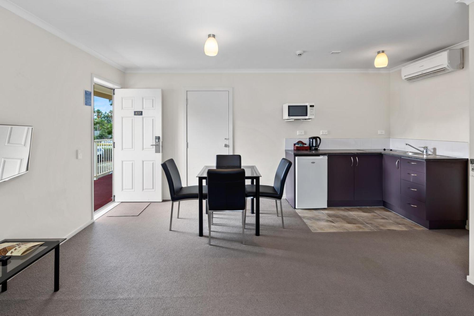 Bks Pioneer Motel Auckland Room photo